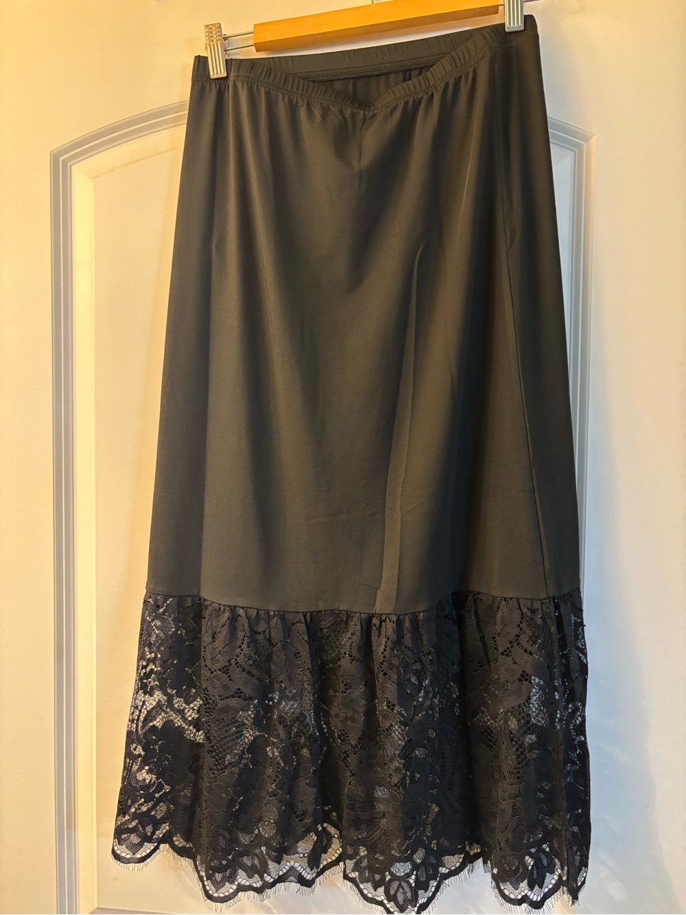 Black Lace-Hem Women's slip lace size M